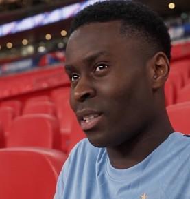 开云APP-格伊：没想到踢日本会戴上队长袖标，这会是我反复回味的经历